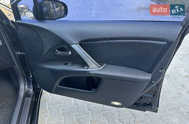 Седан Toyota Avensis 2012 в 
