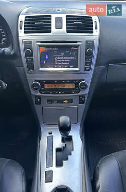 Седан Toyota Avensis 2012 в 