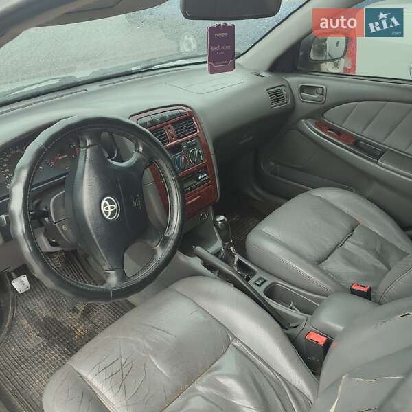 Седан Toyota Avensis 2000 в Ровно