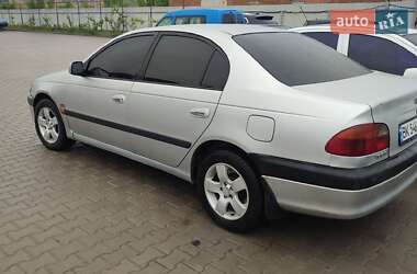 Седан Toyota Avensis 2000 в Ровно
