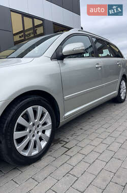 Универсал Toyota Avensis 2008 в 