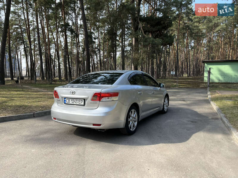 Седан Toyota Avensis 2012 в Чернігові