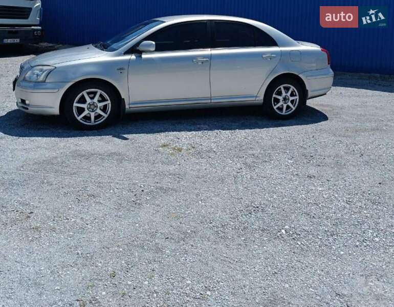 Седан Toyota Avensis 2005 в Кривом Роге