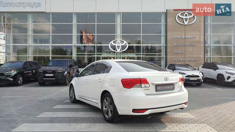 Седан Toyota Avensis 2014 в Киеве