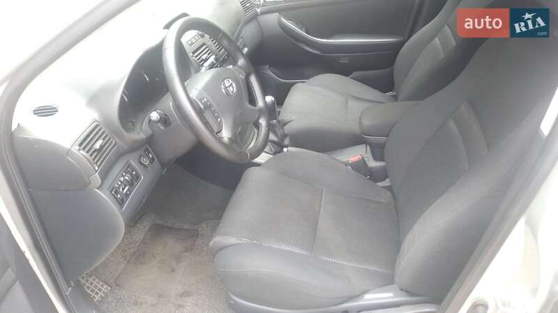 Седан Toyota Avensis 2004 в Бердичеве