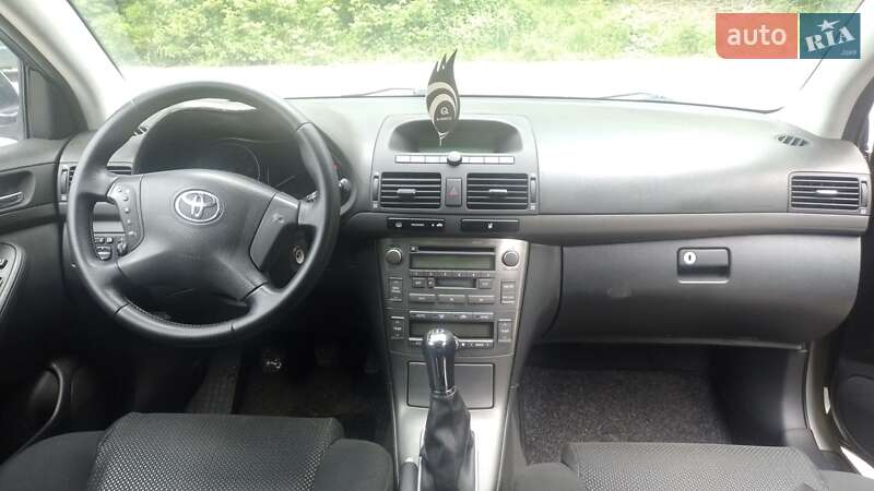 Седан Toyota Avensis 2004 в Бердичеве
