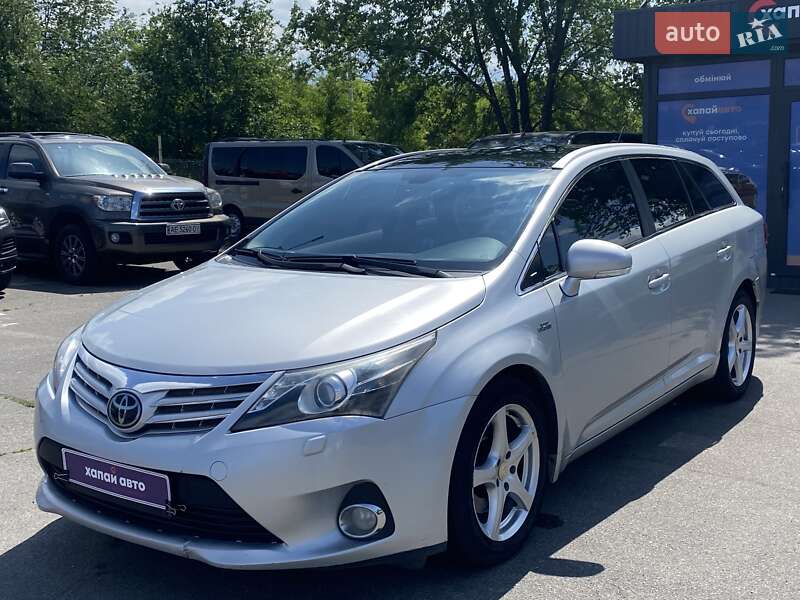 Toyota Avensis 2012