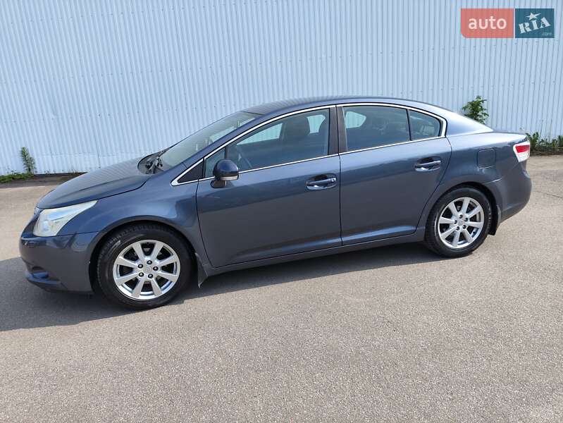 Седан Toyota Avensis 2010 в Нежине