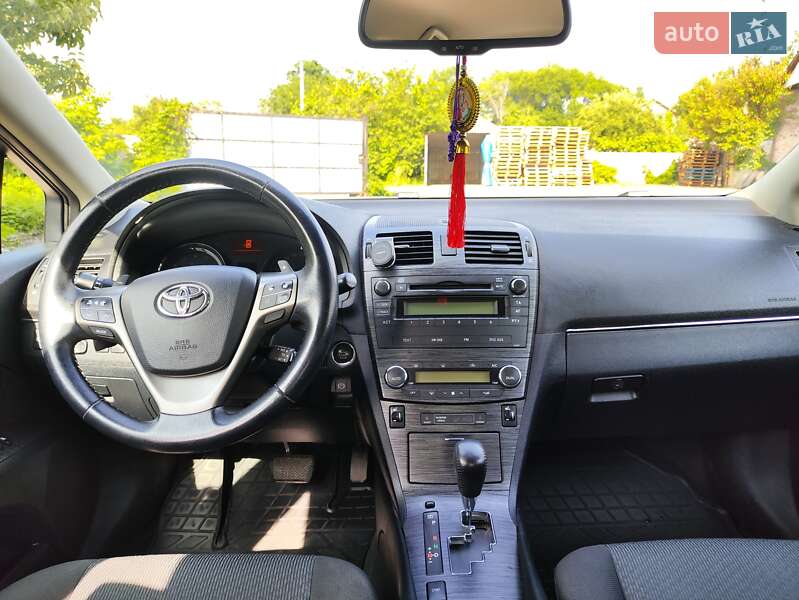 Седан Toyota Avensis 2010 в Нежине