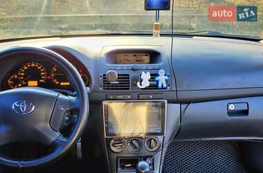 Седан Toyota Avensis 2003 в 