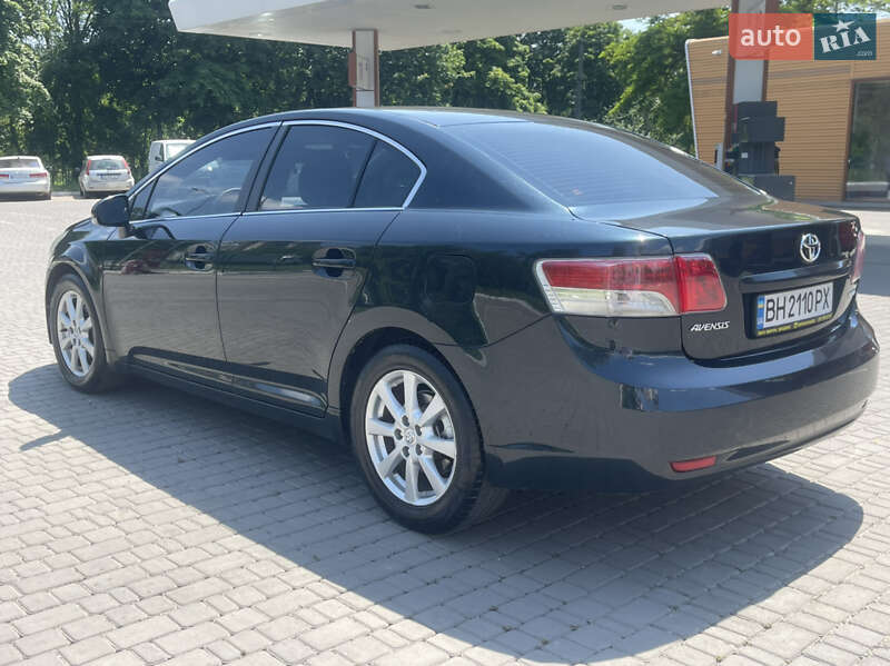 Седан Toyota Avensis 2011 в Одессе