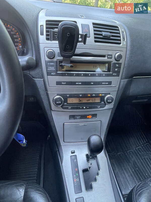 Седан Toyota Avensis 2011 в Одессе