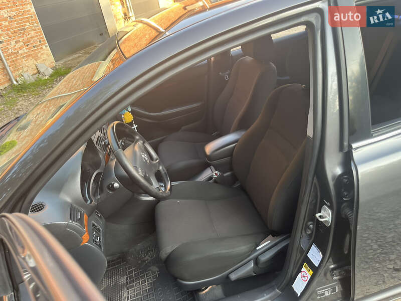 Седан Toyota Avensis 2008 в Івано-Франківську