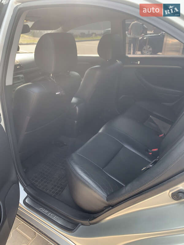 Седан Toyota Avensis 2006 в Виннице