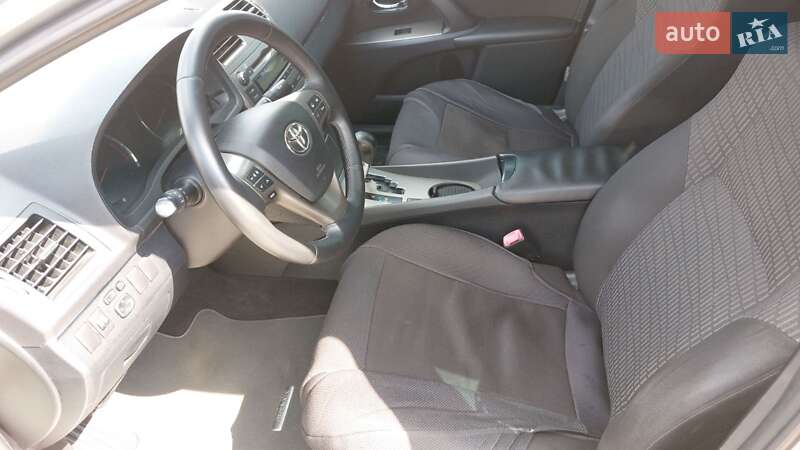 Седан Toyota Avensis 2011 в Виннице
