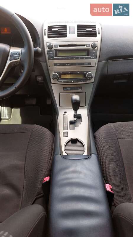 Седан Toyota Avensis 2011 в Виннице