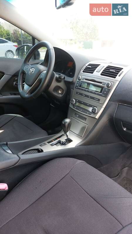 Седан Toyota Avensis 2011 в Виннице