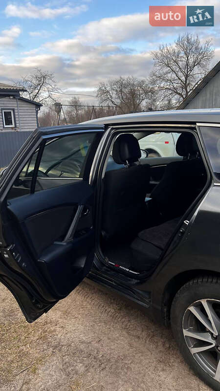 Универсал Toyota Avensis 2012 в Маневичах