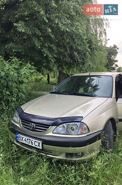 Седан Toyota Avensis 2000 в 