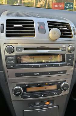 Седан Toyota Avensis 2011 в 