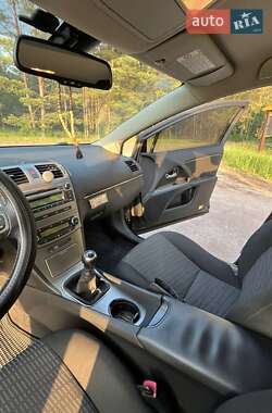 Седан Toyota Avensis 2011 в 