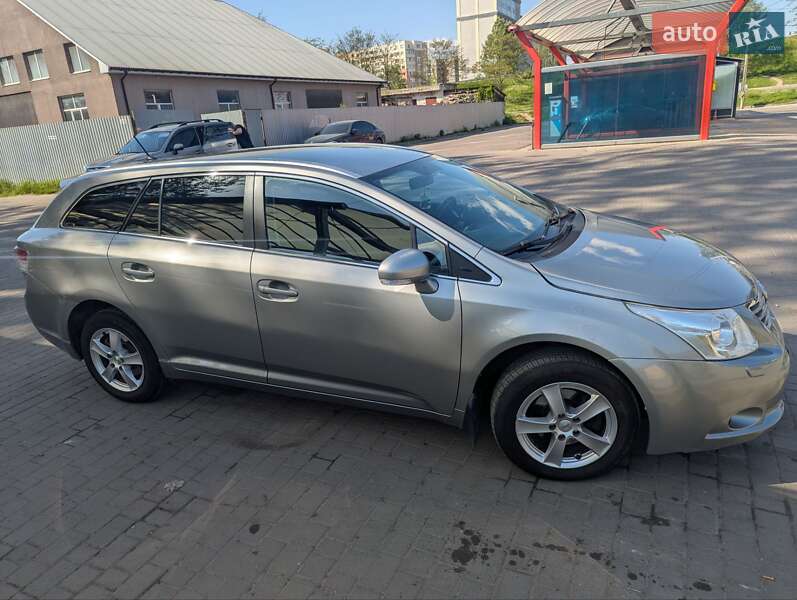 Универсал Toyota Avensis 2011 в Львове