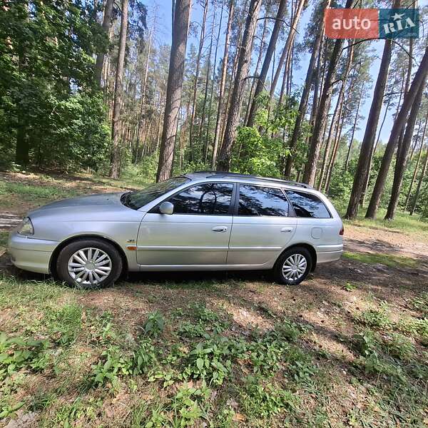 Универсал Toyota Avensis 2001 в Прилуках