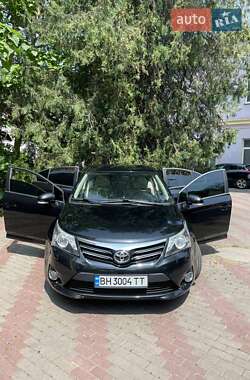 Седан Toyota Avensis 2012 в 
