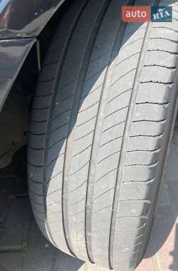 Седан Toyota Avensis 2012 в 