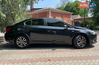 Седан Toyota Avensis 2012 в 