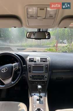 Седан Toyota Avensis 2012 в 