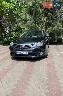 Седан Toyota Avensis 2012 в 