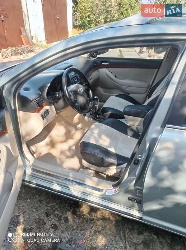 Универсал Toyota Avensis 2004 в Бориславе