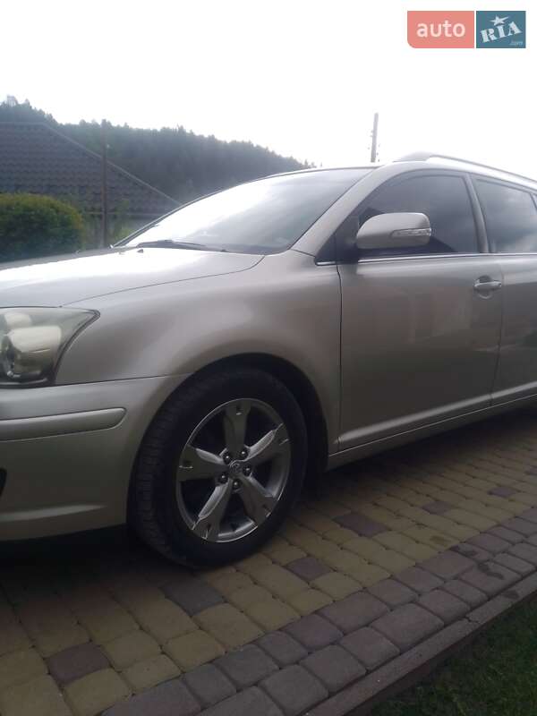 Універсал Toyota Avensis 2006 в Львові