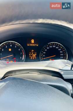 Седан Toyota Avensis 2011 в 