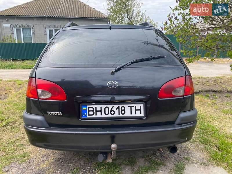 Універсал Toyota Avensis 1998 в Кілії