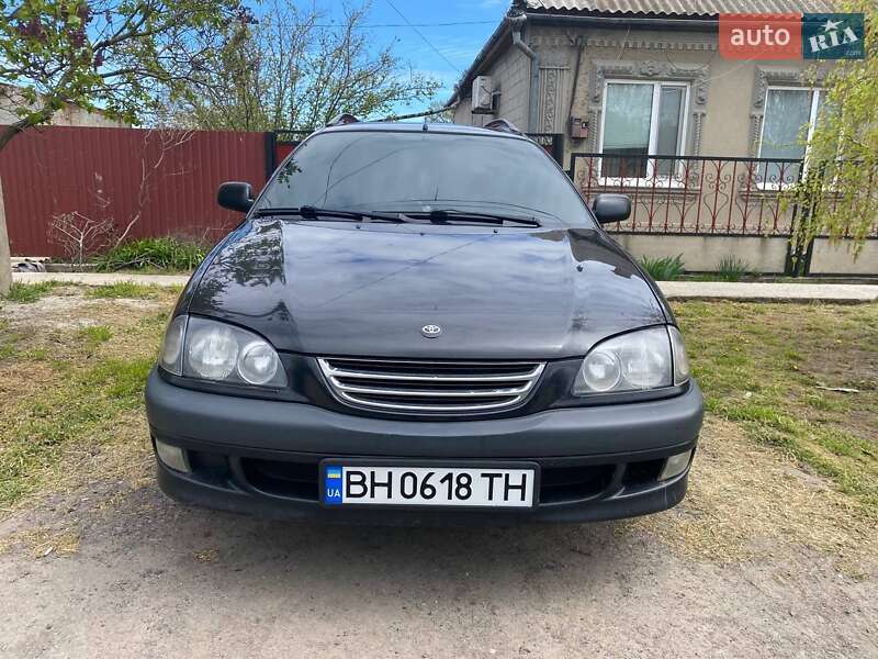 Універсал Toyota Avensis 1998 в Кілії