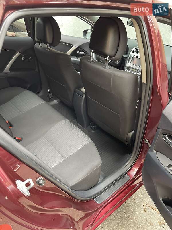 Универсал Toyota Avensis 2012 в Киеве фото 32 Универсал Toyota Avensis 2012 в Киеве