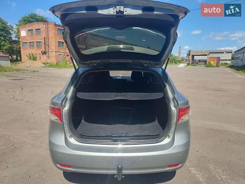 Универсал Toyota Avensis 2010 в Луцке