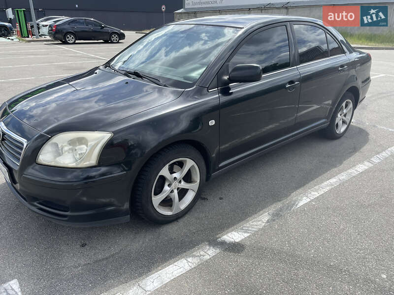Седан Toyota Avensis 2004 в Киеве