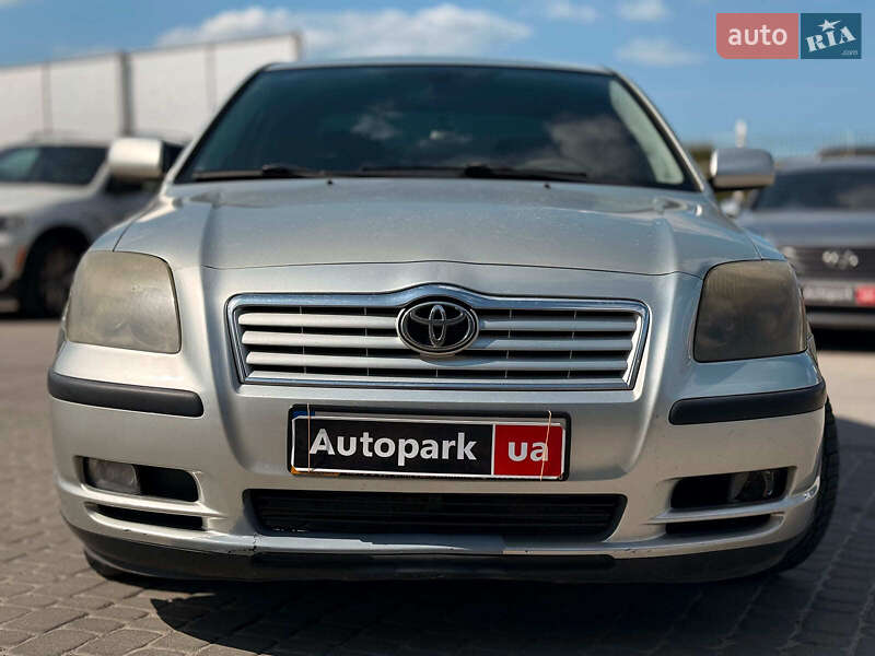 Седан Toyota Avensis 2004 в Львове