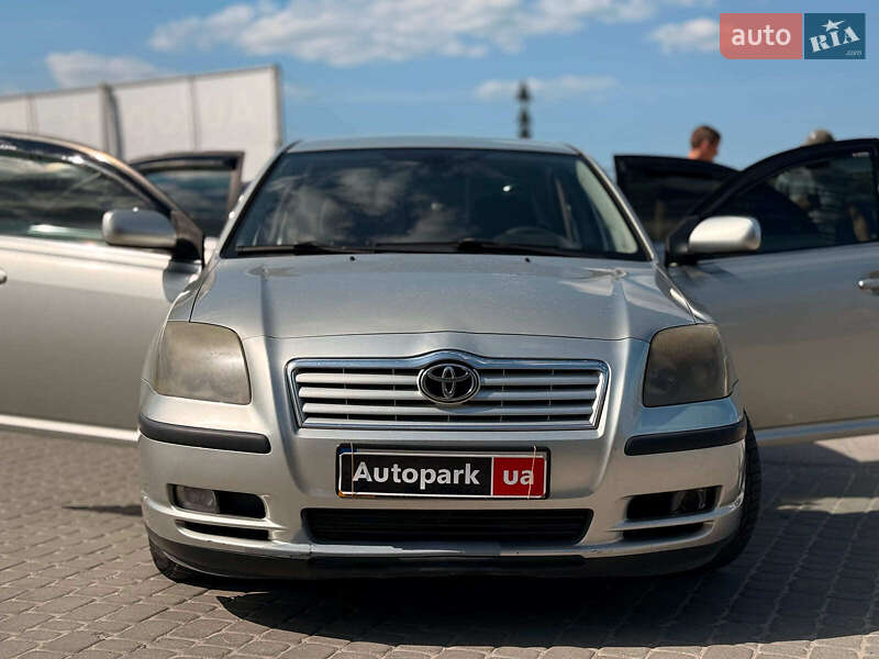 Седан Toyota Avensis 2004 в Львове
