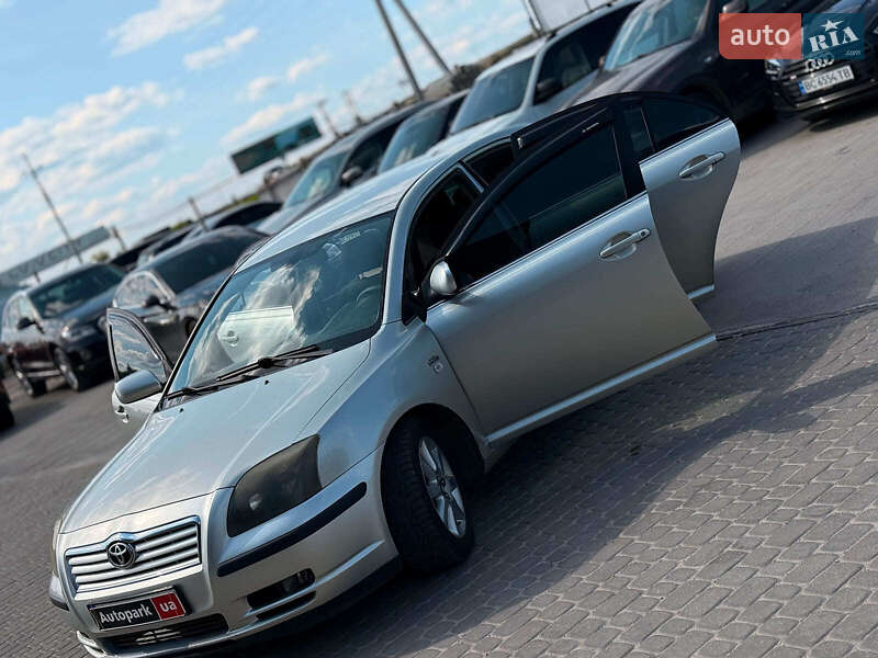 Седан Toyota Avensis 2004 в Львове