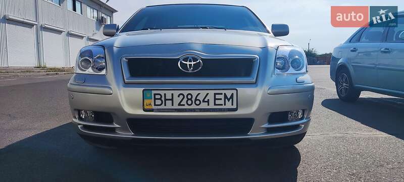 Седан Toyota Avensis 2004 в Одесі