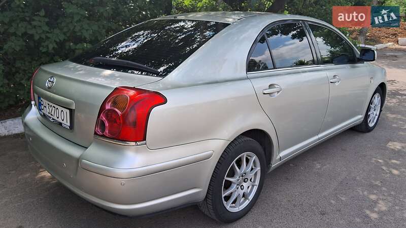 Ліфтбек Toyota Avensis 2004 в Одесі
