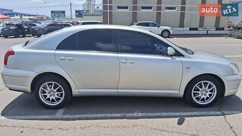 Ліфтбек Toyota Avensis 2004 в Одесі