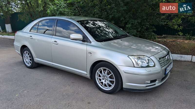 Ліфтбек Toyota Avensis 2004 в Одесі