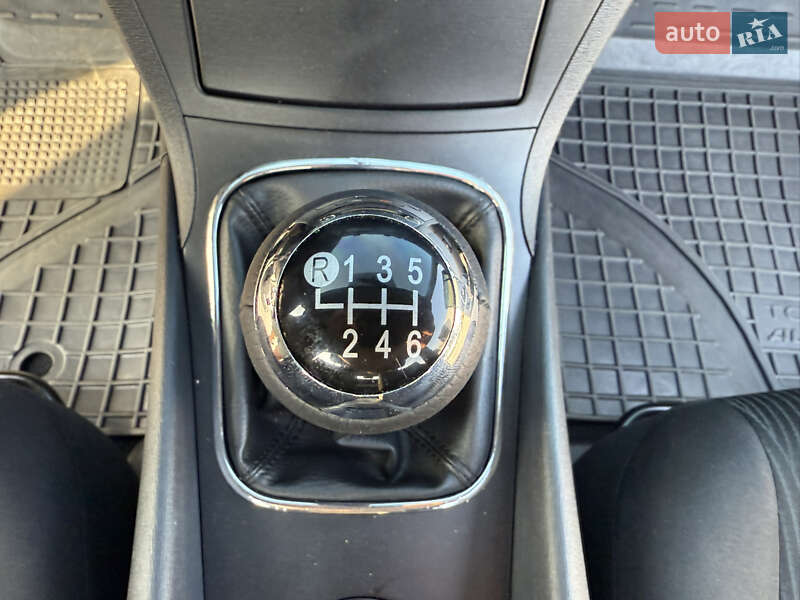 Універсал Toyota Avensis 2009 в Житомирі