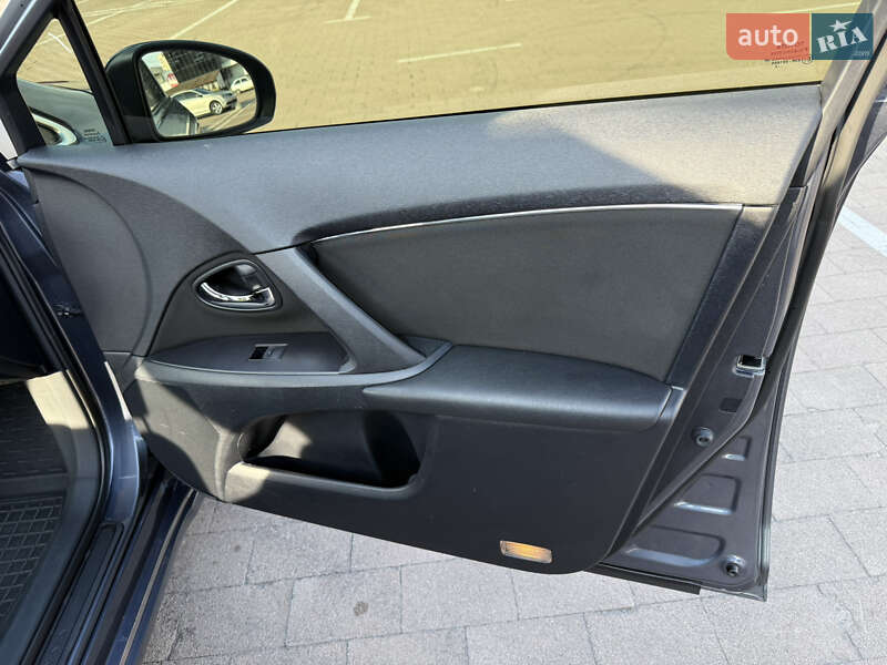 Універсал Toyota Avensis 2009 в Житомирі