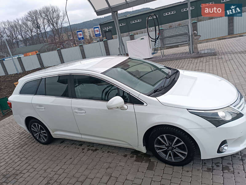 Універсал Toyota Avensis 2013 в Бережанах